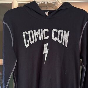 Comic Con Wizard World waffle knit hoodie T-Shirt size medium. Long sleeve.Blend